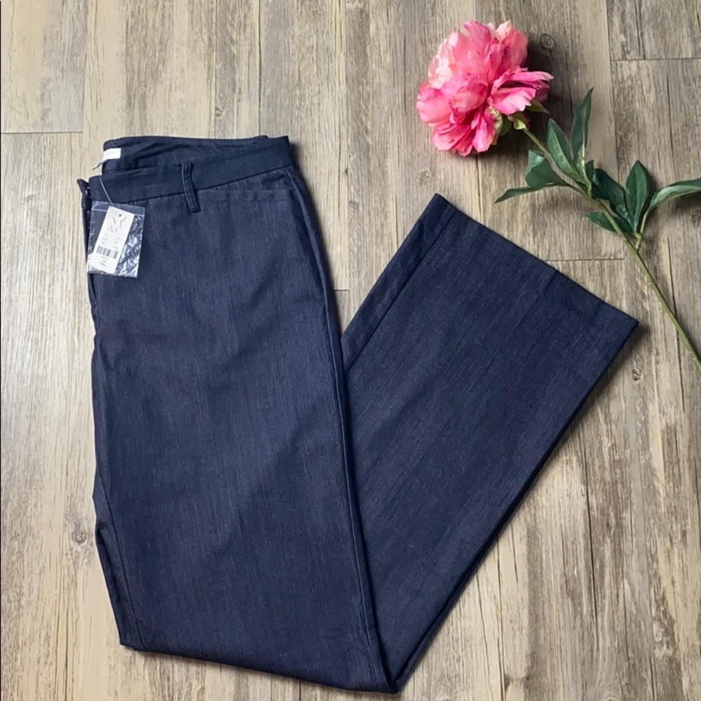 New York & Company navy stretch pants size 10 tall. These are so cute!